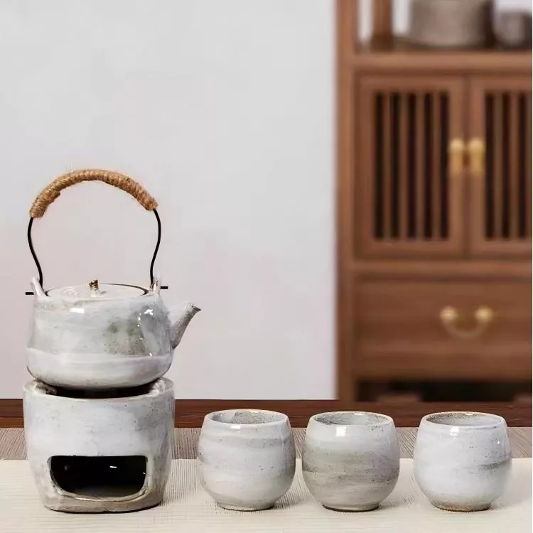 찻주전자가 포함된 전통 차 컵 세트